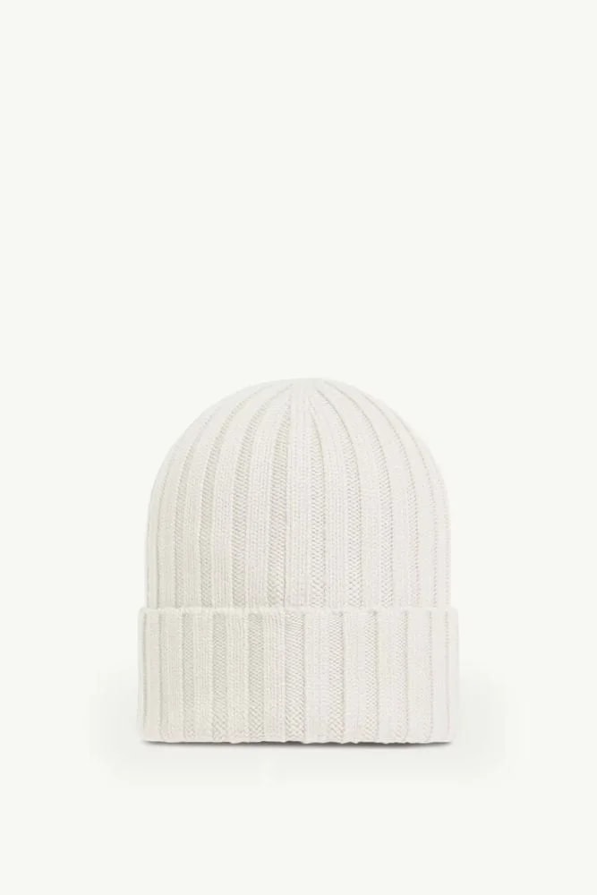 Moncler L20933b00036a9327030 Ribbed Beanie — Beanies 3