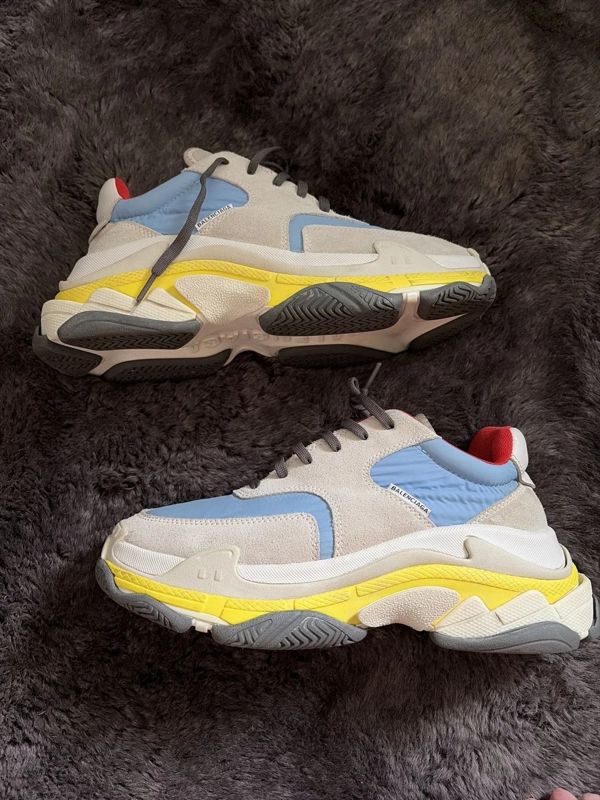 Balenciaga — Balenciaga Triple S V2 — Sneaker — resale