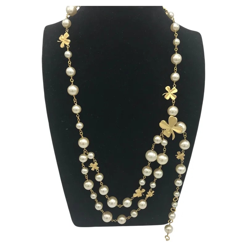 Chanel — Chanel Sautoire Or Belt 1990s Handmade Pearls With 9 Clover Leaves With CCs — Jewelry — resale