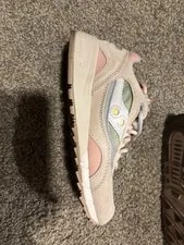 Saucony — Size 6.5 - Saucony 6000 Stoney Creek — Sneaker — resale