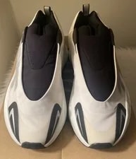 Adidas Yeezy Boost 700 Mnvn Laceless Analog 4