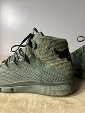 Under Armour Project Rock Highlight Delta 9.5 3020175-300 4