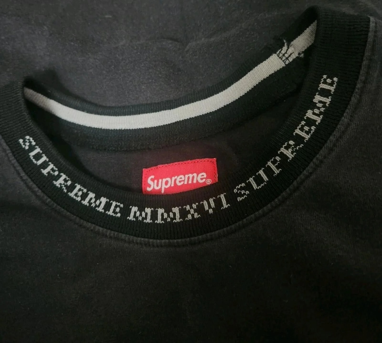 Supreme — Supreme Rib Logo Athletic Top Blac Tee — streetwear — resale