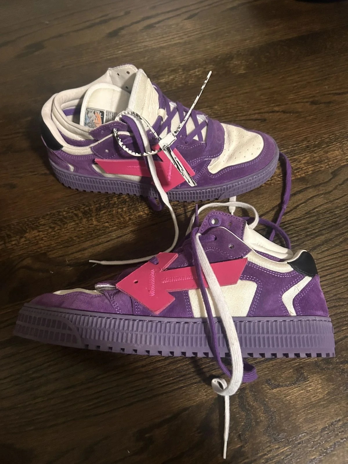 Off-White — Off-White Floating Arrow Low-Top ‘ — Sneaker — resale
