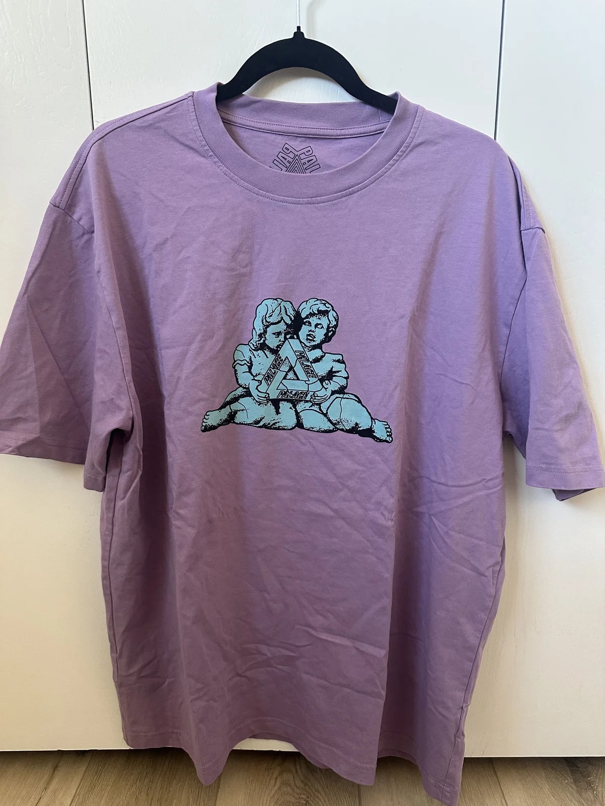 Palace — Palace Chiseled Tee Light XL Vnds — streetwear — resale