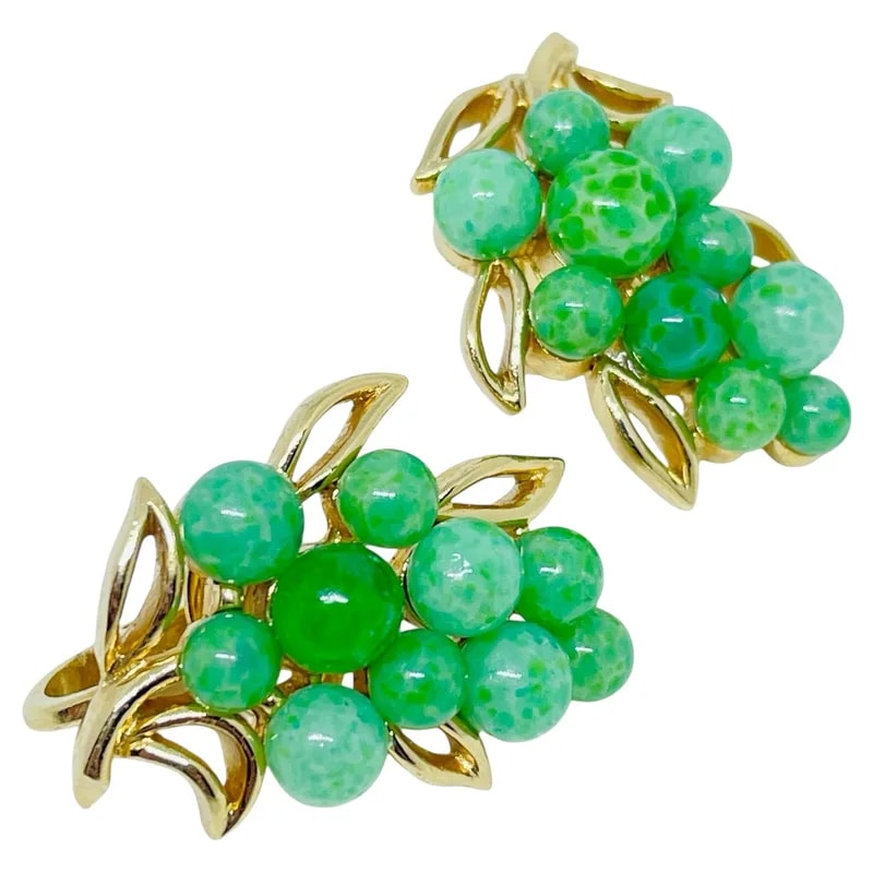Trifari — Trifari Crown Signed Tone Clip — Jewelry — resale