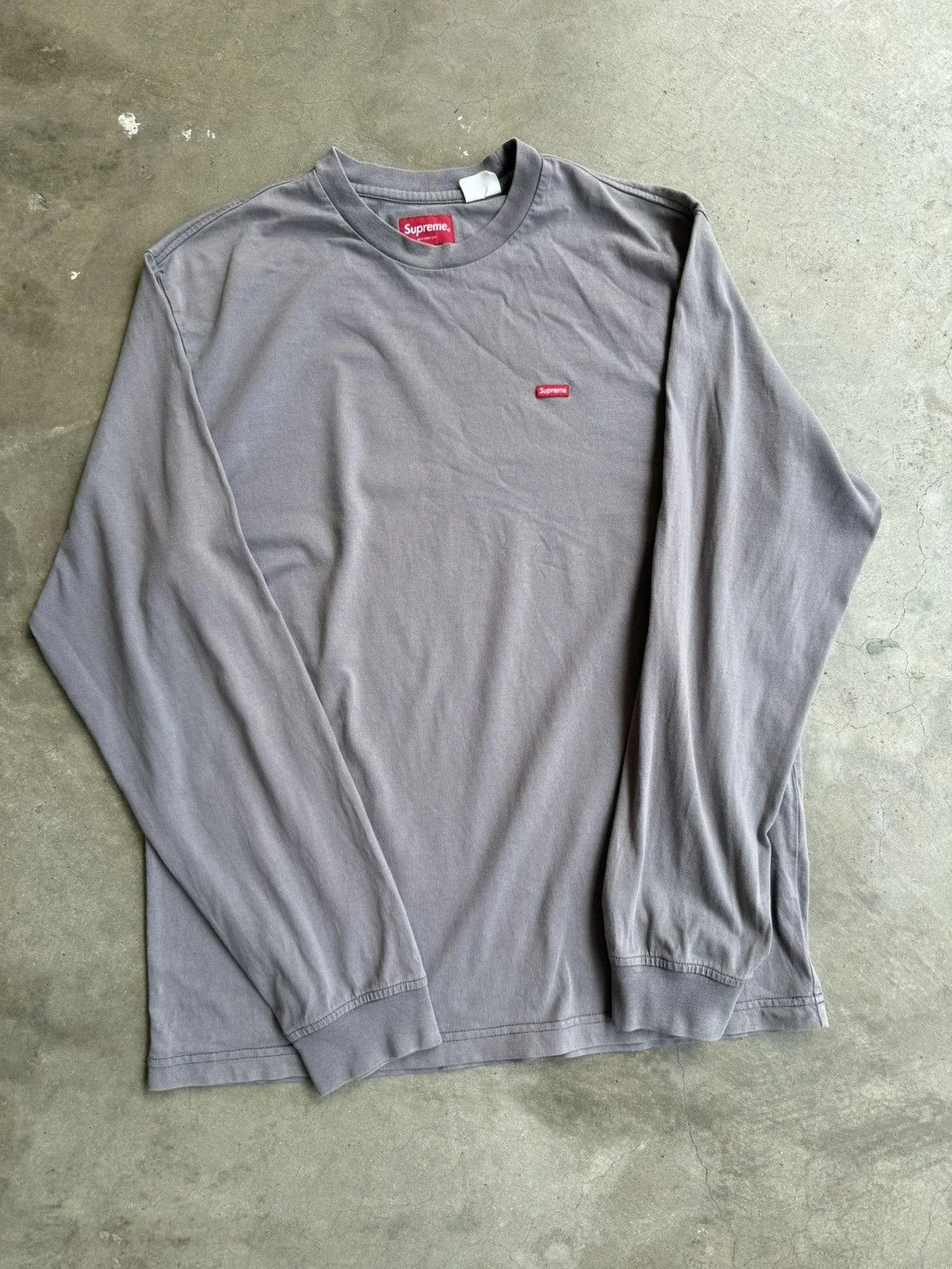 Supreme — Supreme Small Logo Longsleeve — streetwear — resale