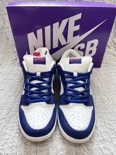 Nike SB Dunk Low Los Angeles Dodgers With Ball and Mini Bat Stand 2
