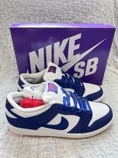 Nike SB Dunk Low Los Angeles Dodgers With Ball and Mini Bat Stand 3