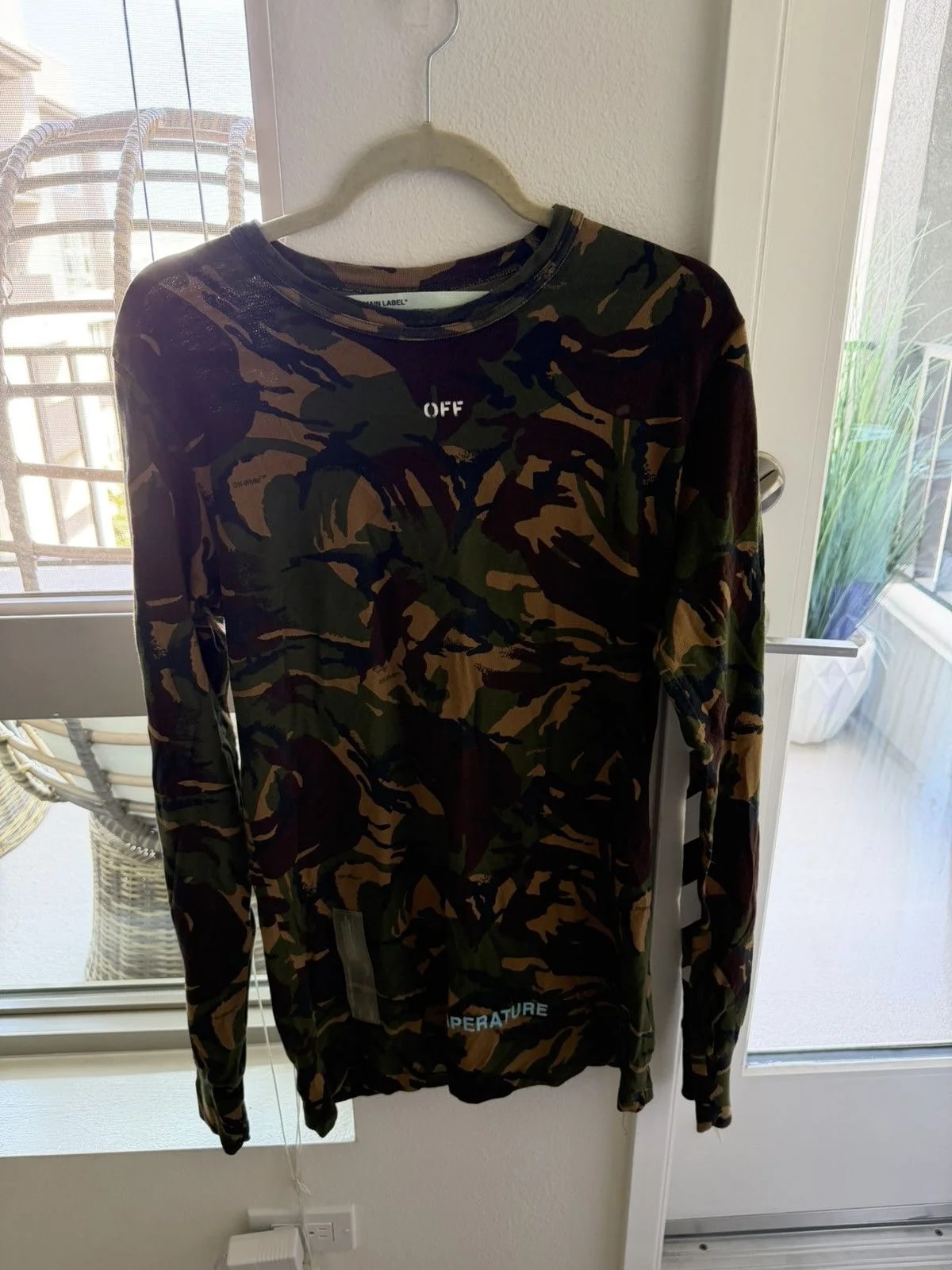 Off Whitw Camo Longsleeve — streetwear — resale
