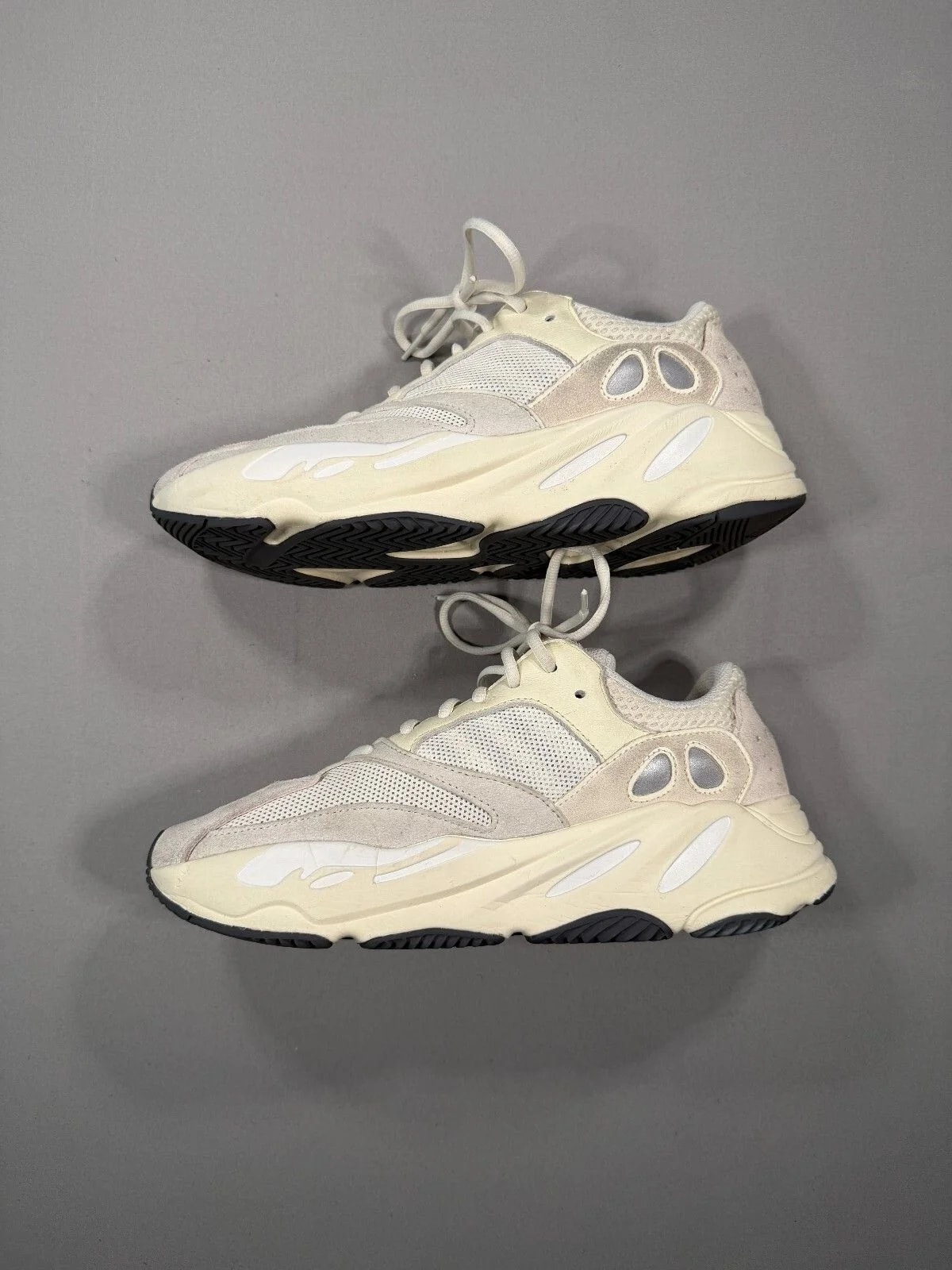 Yeezy — Yeezy 700 Analog Colorway Size 10 US Good Condition — Sneaker — resale