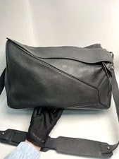 Loewe — Loewe Puzzle Large Black Diamond Textured Hand Crossbody D — Handbag — resale