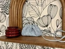 Bottega Veneta — Bottega Veneta Woven the Pouch Coin in Made in Italy — Handbag — resale