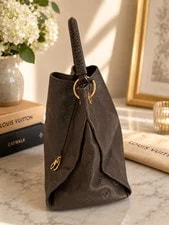 Louis Vuitton Large 2