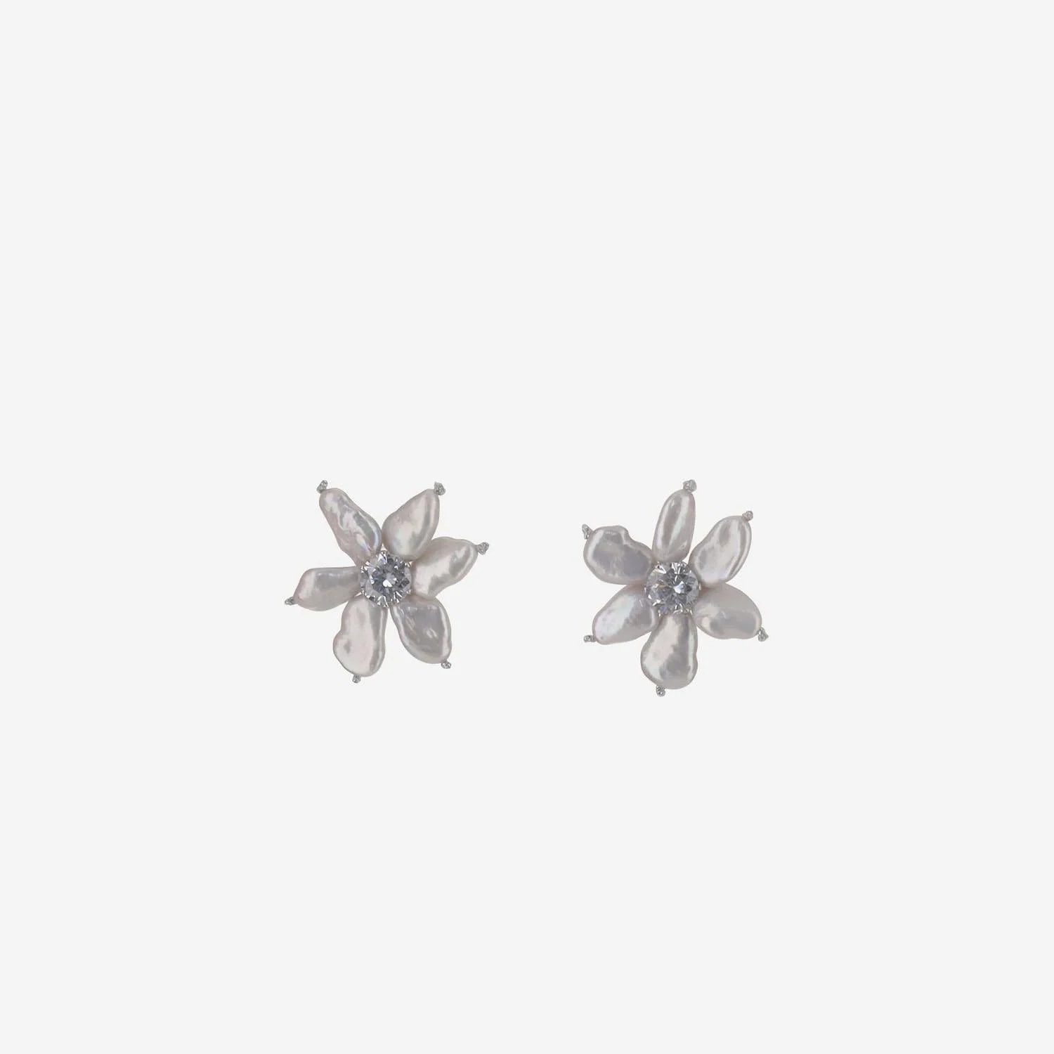 Mela — Mela Flower Motif — Pearls/metal — Jewelry — resale