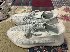 Yeezy Boost 350 V2 Primeknit Low Top Lace Up 2