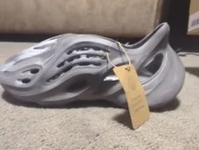 Yeezy Foamrunner MX Grantie 4