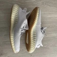 Yeezy 350 Boost . 2