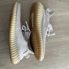 Yeezy 350 Boost . 3