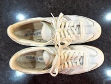 Adidas — Adidas Samba / Lace-Up Low Top Gum Sole — Sneaker — resale