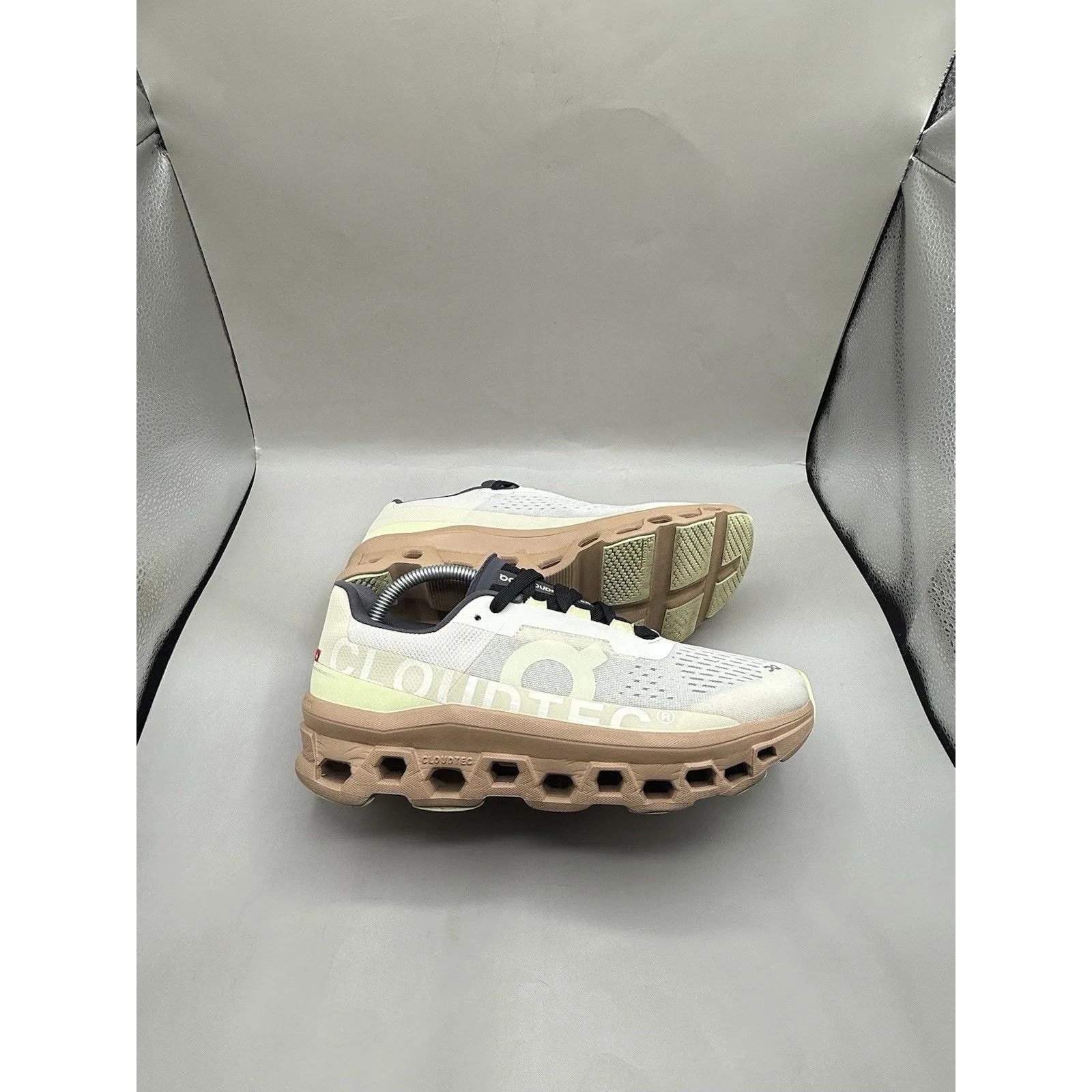 On Running — Authentic on Running CloudMonster Dune No Box — Sneaker — resale