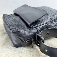 Bottega Veneta BV Regular Messenger Crossbody 3