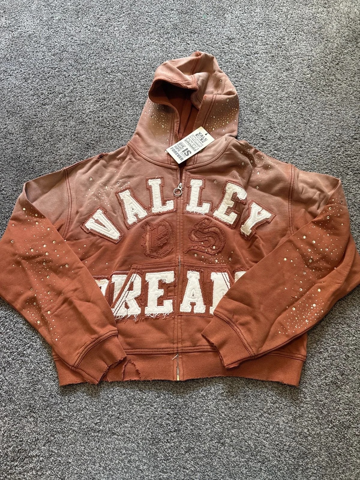 Vale - Valley Dreams - Classico Zip-up (Medium) — streetwear — resale