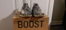 Yeezy — Yeezy 350 V2 (Size 8 M) — Sneaker — resale