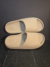Yeezy Slide Size 13 ’S Used in Good Condition With Box. 3
