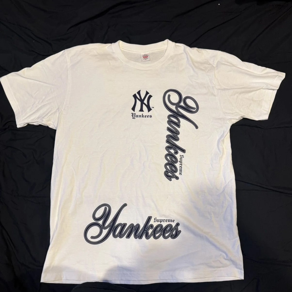 Supreme — Supreme MLB Yankees Team Tee — streetwear — resale