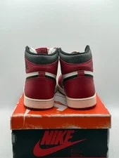 Air Jordan 1 Retro High OG (Worn) 4