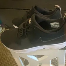 Nike SB — Nike SB ’s / Low Top Faux Lace-Up Hook & Loop — Sneaker — resale