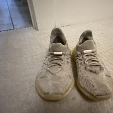 Yeezy Boost 350 V2 ’s / Low Top Lace-Up Athletic 3