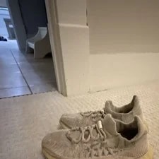 Yeezy Boost 350 V2 ’s / Low Top Lace-Up Athletic 4