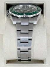2020 Rolex Submariner “Hulk” 40mm 116610LV Green Dial (Green Card) 4