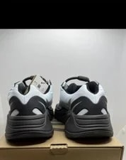 Size 10.5 New Yeezy 700 Mnvn Tint 4