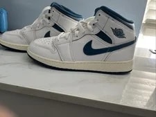 Jordan 1 Mid SE Industrial 2