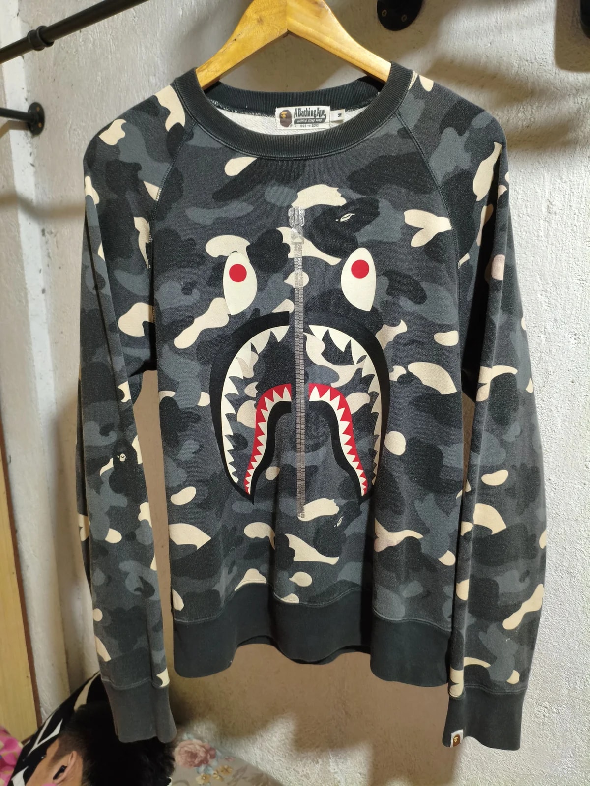 Bape shark camou glowing the dark 3