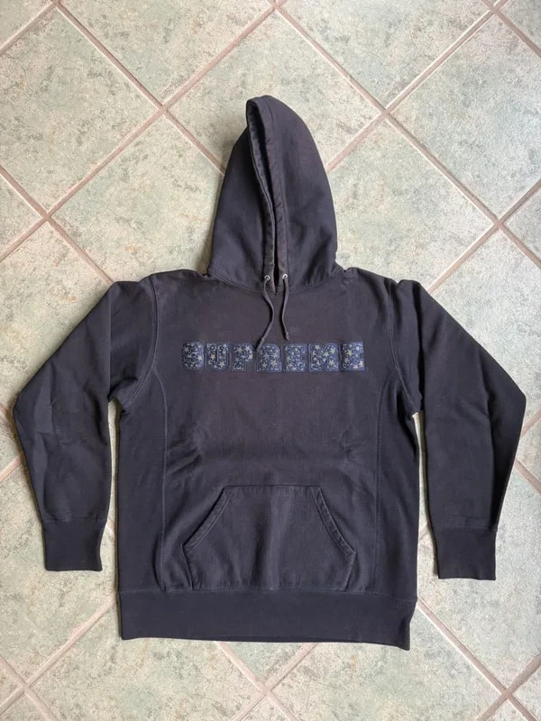 Supreme — Supreme 2003 Stars Logo Hoodie — streetwear — resale