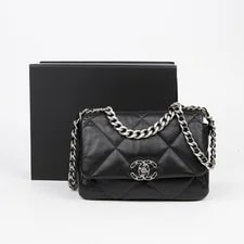 Chanel — Chanel Flap Medium Crossbody 19 152198225 — Handbag — resale