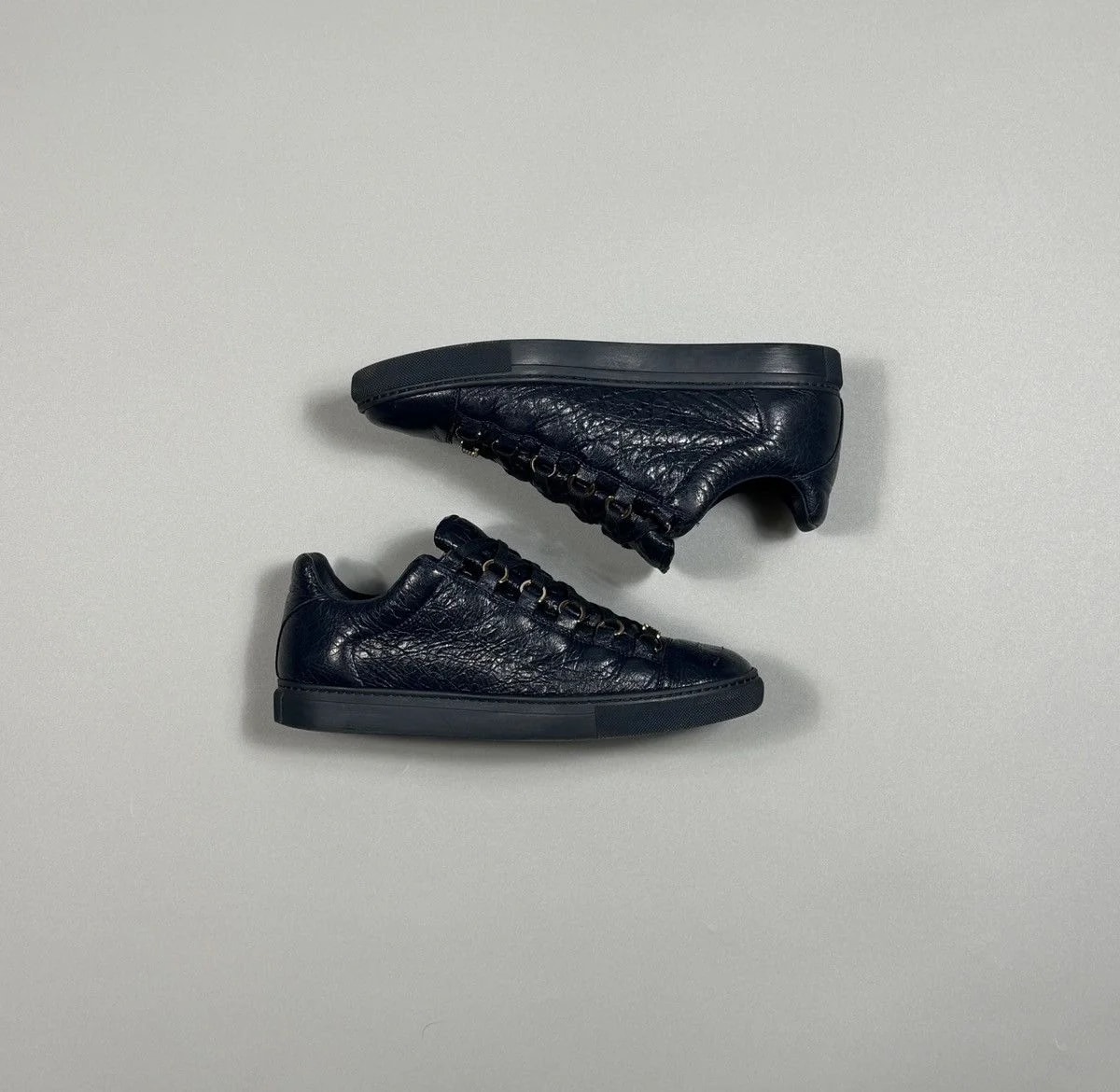 Balenciaga — Balenciaga Low Top Dark — Sneaker — resale