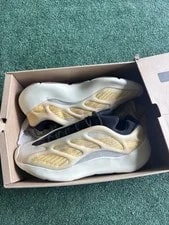 Yeezy — Size 10.5 Worn 1-2x Clean Yeezy 700 V3 Mono Safflower — Sneaker — resale