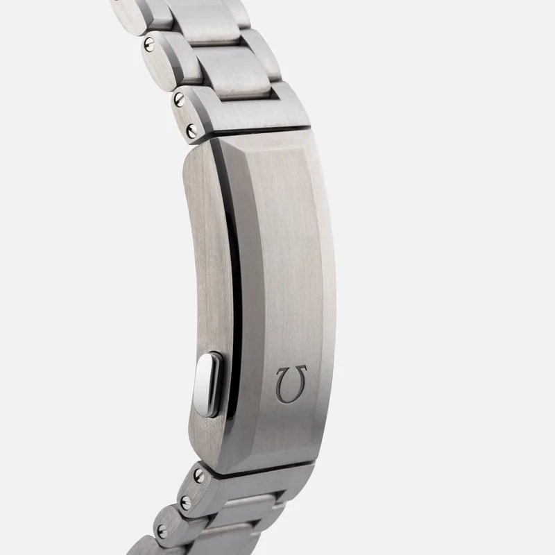 Omega Seamaster Planet Ocean 215.30.46.21.06.001 3