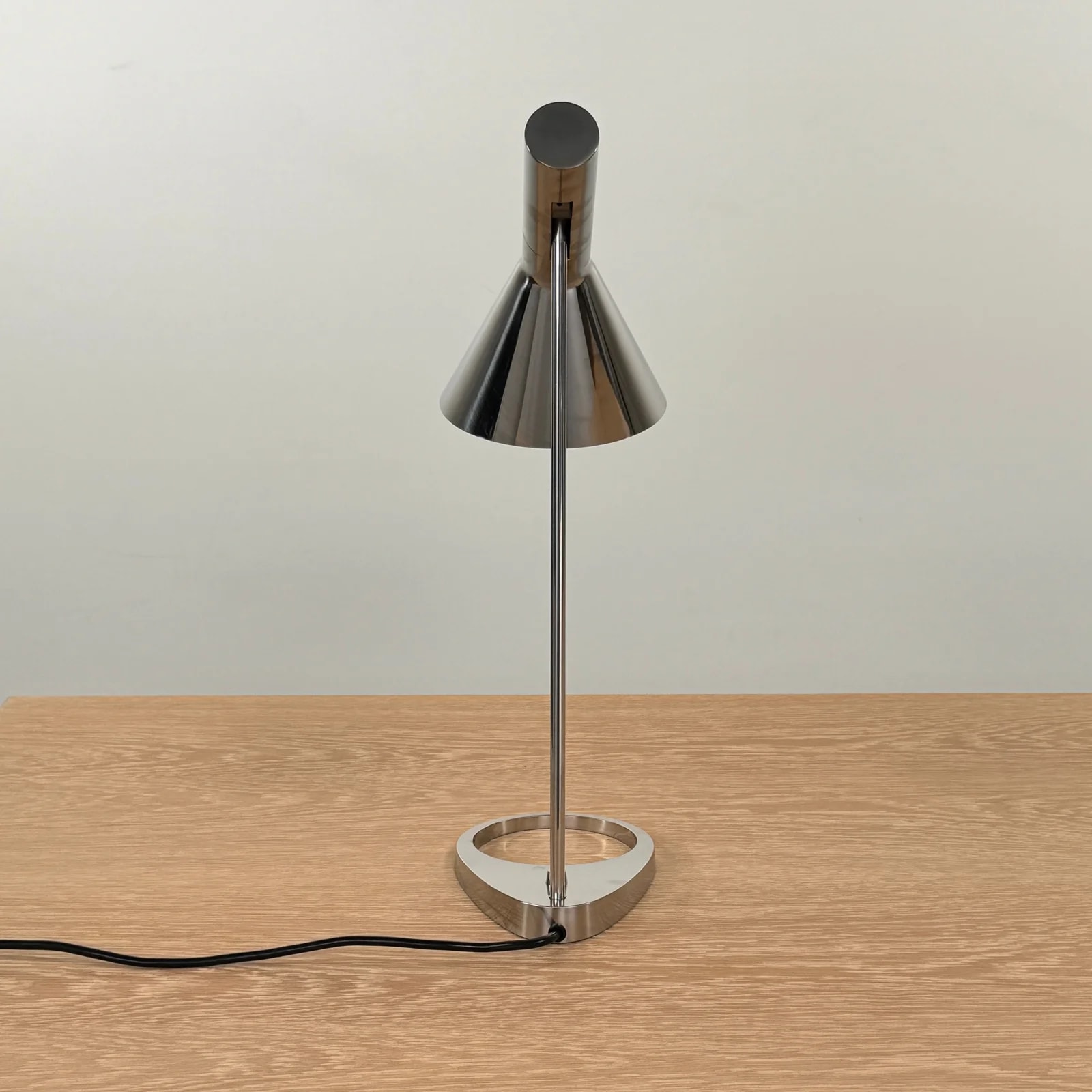Louis Poulsen AJ Table 4
