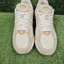 New Balance 2002R Sandstone Athletic Comfort Size 9 D 2