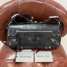 Balenciaga — Balenciaga le Cagole Sling Medium Waxed Underarm Duty P — Handbag — resale