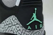 Air Jordan 3 ' Glow' CT8532-031-42- Uni 3