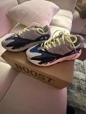 Yeezy Boost 700 V1 ’s Low Top Lace-Up 2