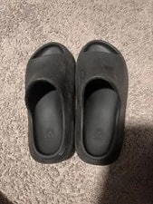 Yeezy Slides 12US Good Condition 2