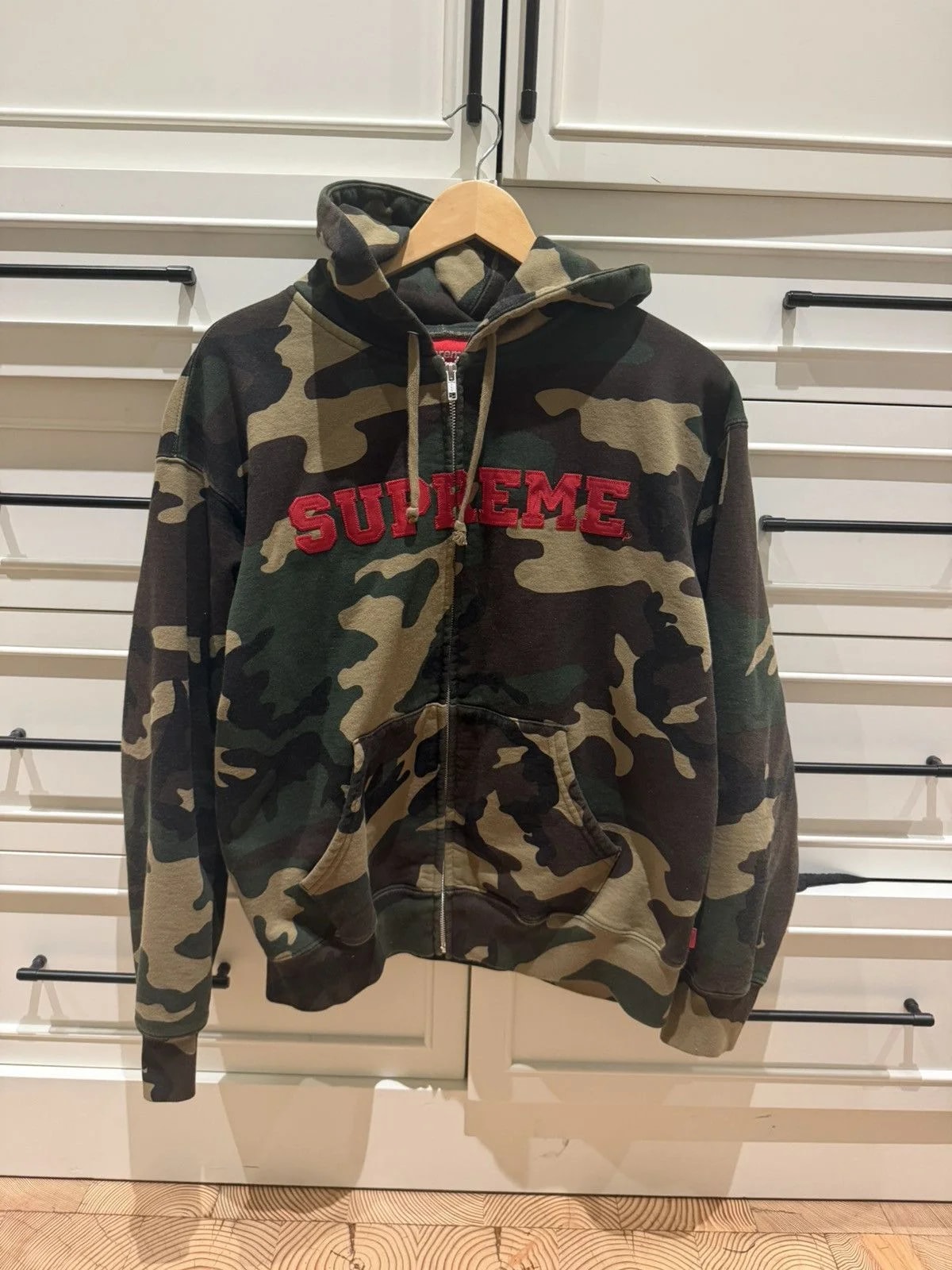 Supreme — Supreme Applique Zip Up Hoodie — streetwear — resale